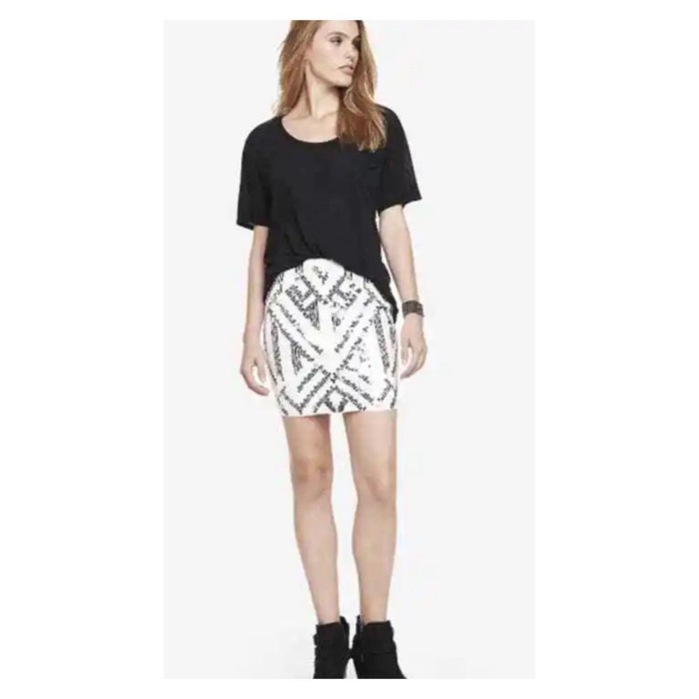 EXPRESS Silver And White Art Deco Print Sequin Mini Skirt